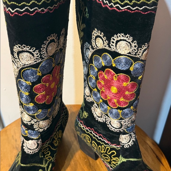 Velvet Embroidered Knee Boots - Picture 3 of 7